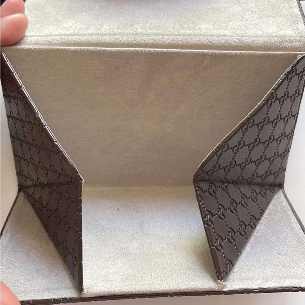 - Gucci brown leather insignia interlocking GG gorgeous eyeglass Case UC N… - Picture 6 of 6